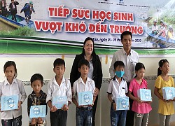 Học bổng tiếp sức học sinh khó khăn vùng sông nước Cà Mau