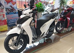 Honda SH giảm giá mạnh trong tháng ngâu, khách hàng đổ xô đặt cọc giữ xe