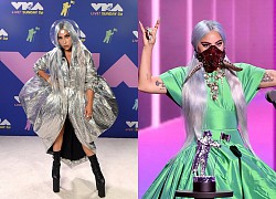 Lady Gaga chụp ảnh khoe loạt cup tại MTV VMAs 2020