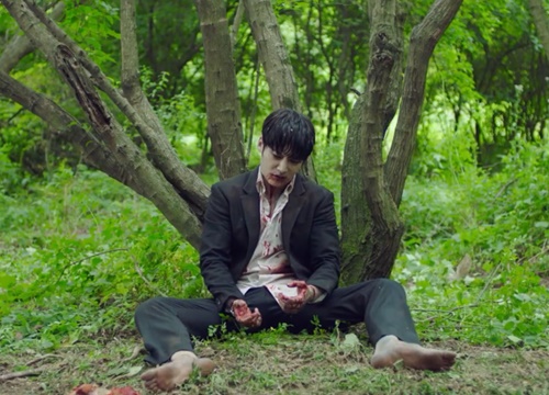 'Zombie Detective': Choi Jin Hyuk mất hoàn toàn ký ức, bàng hoàng nhìn bàn tay đầy máu