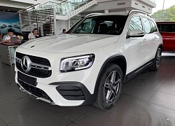 Cận cảnh Mercedes-Benz GLB 200 AMG tại đại lý, giá 2 tỷ đồng