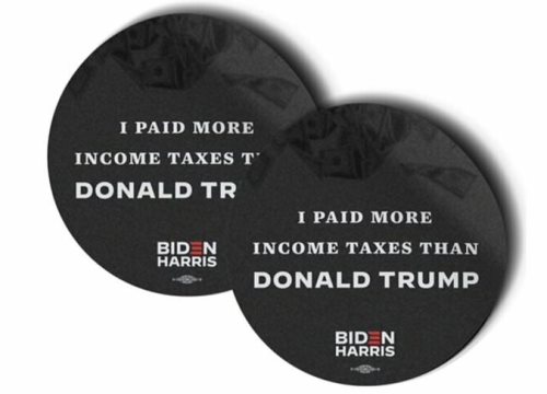 Chiến dịch của Biden bán sticker 'nộp thuế hơn Trump'