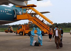 Máy bay được 'trùm áo' bảo quản trong mùa dịch