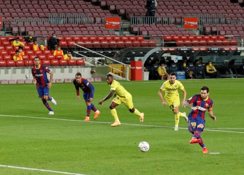 Messi tỏa sáng trong trận ra quân của Barca