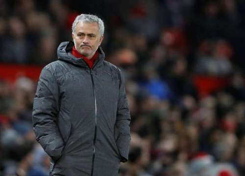 Mourinho đột ngột bỏ vào đường hầm giữa trận vì lý do bất ngờ