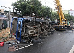 Người đàn ông liều mình đỡ chiếc xe tải lật, cộng đồng mạng dậy sóng: 'Anh nghĩ mình là siêu nhân?'