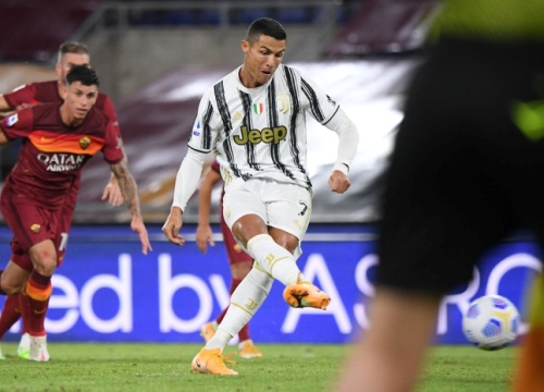 Ronaldo lập cú đúp giúp Juventus thoát thua Roma