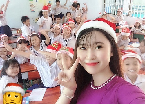 Truy tìm danh tính cô giáo dạy nhạc xinh như hotgirl