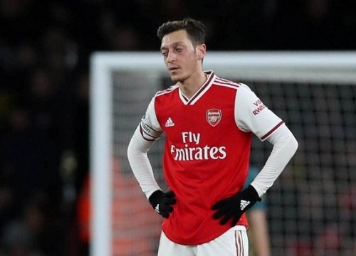 'Arsenal cần làm bất cứ điều gì có thể để tống Mesut Ozil đi'