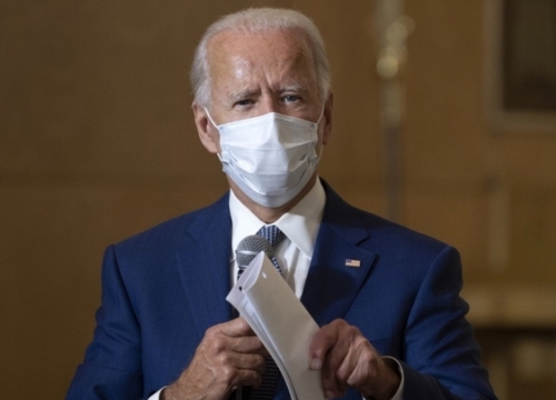 Biden trò chuyện với người da màu bị cảnh sát bắn 7 phát