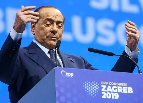 Cựu thủ tướng Italy Berlusconi nhập viện vì Covid-19