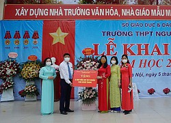 Học sinh trường THPT Nguyễn Gia Thiều hân hoan bước vào năm học mới