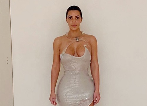 Kim Kardashian khoe đường cong khi thử đồ Mugler