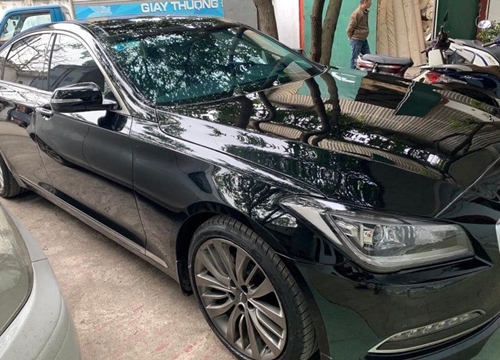 Là đối thủ Mercedes-Benz E-Class, chiếc xe sang này được bán lại với giá rẻ hơn Toyota Camry