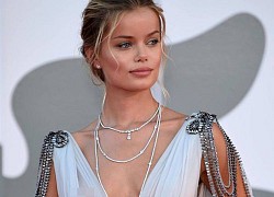 'Búp bê Na Uy' Frida Aasen diện đầm xuyên thấu, không nội y táo bạo trên thảm đỏ