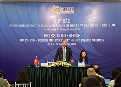 Đẩy mạnh quan hệ đối ngoại, củng cố vai trò trung tâm của ASEAN