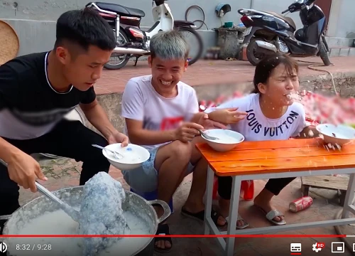 Giữa "cơn mưa" chỉ trích, Hưng Vlog mở lại bình luận clip nấu cháo gà nguyên lông: Dân mạng yêu cầu xoá kênh