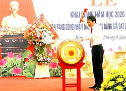 Khai giảng 4.0 giữa mùa Covid-19: Màn đánh trống mừng năm học mới trên màn LED có 1-0-2