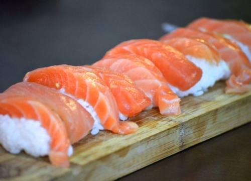 Nguồn gốc của món sushi cá hồi