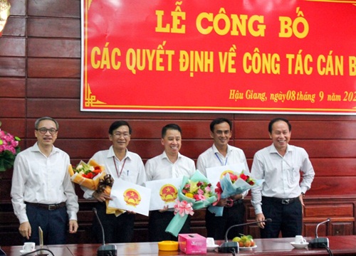 Hậu Giang trao các quyết định về công tác cán bộ