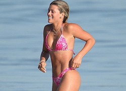 Sofia Richie diện bikini sexy, ôm ấp bạn trai cũ trên bãi biển hậu chia tay 'tình già'