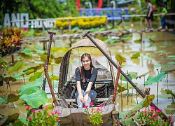 Vui chơi ở làng hoa trăm tuổi