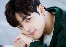 &#8220;Cơ to&#8221; như Woojin (Stray Kids): Lên hẳn Vogue Mỹ làm rõ liên hoàn phốt tình dục chấn động xứ Hàn dù&#8230; vô danh?