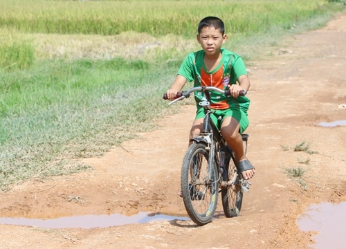 Đường vào thôn xuống cấp, người dân vựa dưa Thạch Hà... "dư khổ"!