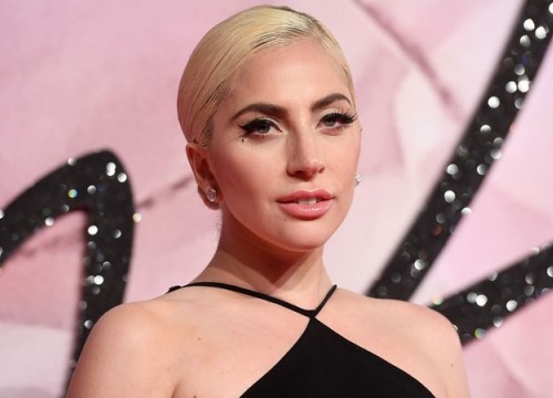 Lady Gaga vượt qua cú sốc bị cưỡng hiếp nhờ câu nói của bà