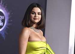 "Nóng mắt" những trang phục o ép vòng 1 quá đà của Selena Gomez