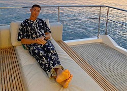 C. Ronaldo mặc kín mít, bạn gái sexy