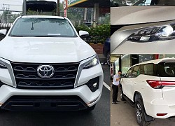 Cận cảnh Toyota Fortuner 2021 "bằng xương, bằng thịt" tại Việt Nam