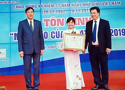 Cô giáo tích cực đổi mới phương pháp giảng dạy