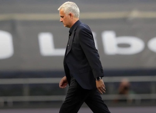 Jose Mourinho đang mạo hiểm với sự nghiệp