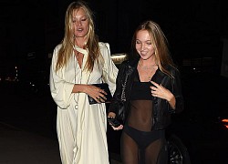 Kate Moss và con gái diện trang phục phá cách