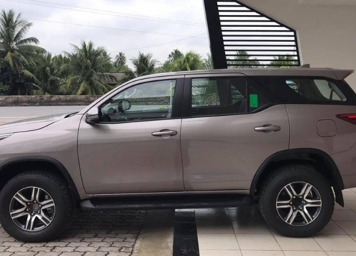 Cận cảnh Toyota Fortuner 2021 tại đại lý, sắp ra mắt thị trường Việt Nam?