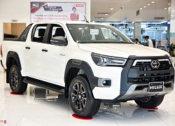 Chi tiết Toyota Hilux Adventure giá 913 triệu đồng tại Việt Nam