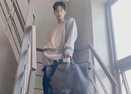 Daehwi (AB6IX) bất ngờ diện trang phục đến từ thương hiệu "quốc dân" của Việt Nam