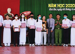 Đỡ đầu học sinh hoàn cảnh khó khăn