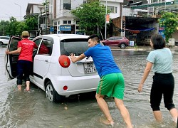 Đường phố ở Hà Tĩnh, Vinh ngập hơn nửa mét