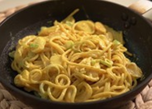 Làm mì pasta cà ri ăn ngày se lạnh