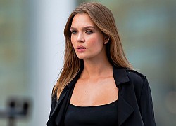 Nàng thơ 9x Josephine Skriver xinh như mộng trên đường phố New York.