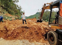 Quảng Nam: Mưa lớn gây sạt lở đường khu vực biên giới