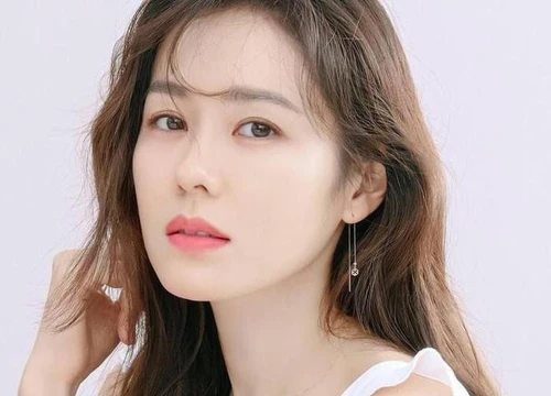 Son Ye Jin là nữ diễn viên Hàn Quốc đẹp nhất 2020, bất ngờ với thứ hạng của Song Hye Kyo