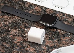 Vì sao Apple Watch Series 6 và SE không bán kèm củ sạc?