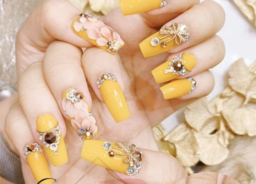 Top 14 những mẫu nail màu vàng đính đá đẹp nhất