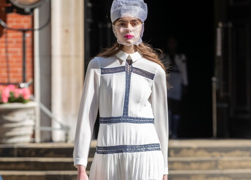 London Fashion Weeks: Thời trang thời khó