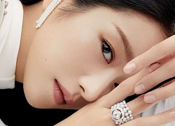 Seo Ye Ji khiến fan lo lắng vì thân hình "da bọc xương" trên Harper's BAZAAR Hàn