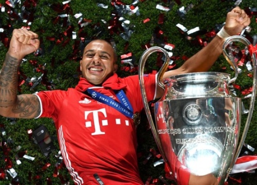 Thiago khóc khi rời Bayern Munich