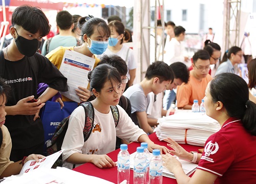 Vì sao phải có điểm sàn nhóm ngành sức khỏe và sư phạm